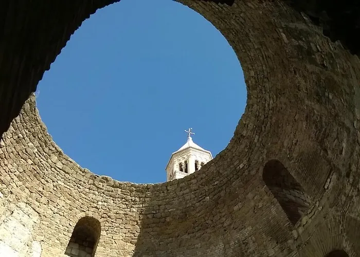 In Split-place To